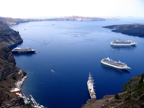  santorini cruise ships